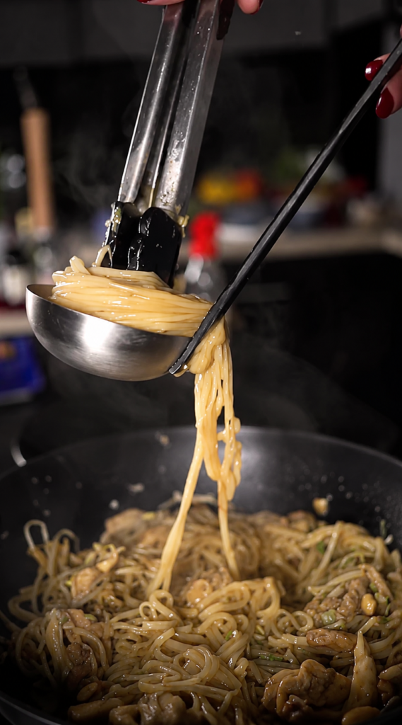 Tallarines con hongos ostra en salsa de miso
