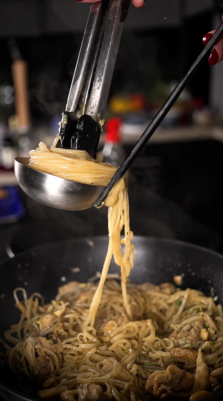 Tallarines con hongos ostra en salsa de miso